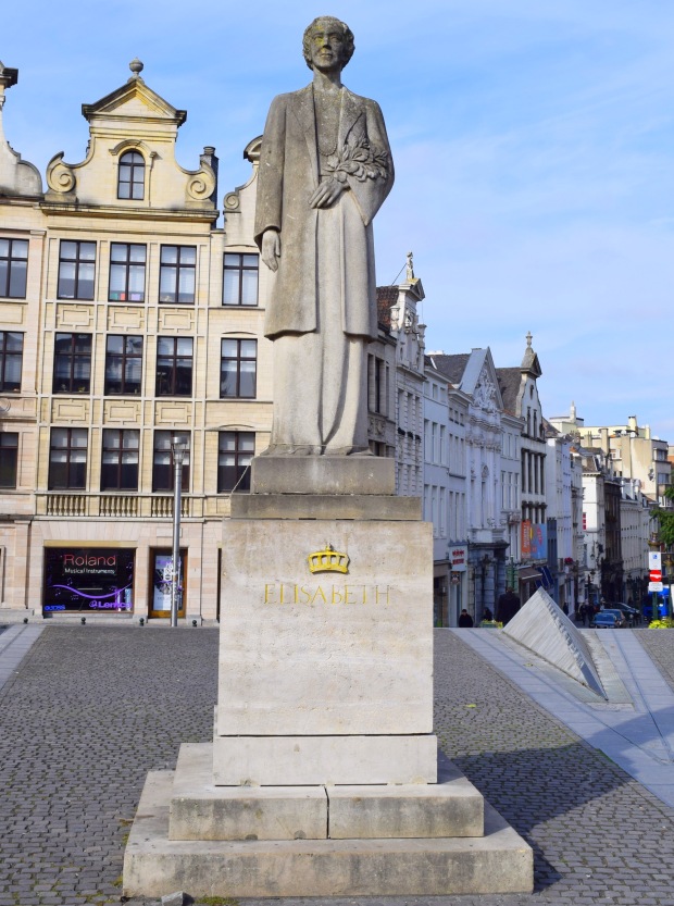 Queen Elizabeth Statue-Belgium